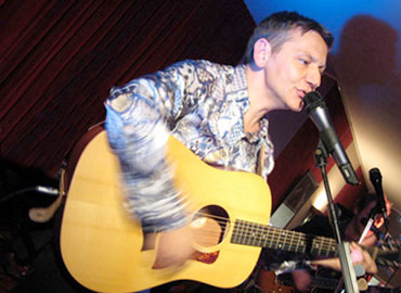 Fred Chanteur Guitariste Batteur